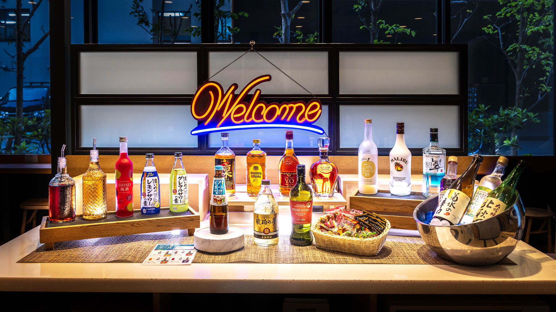 ワインや焼酎、コーヒー等をラウンジでゆったりと楽しめる無料ウェルカムバー