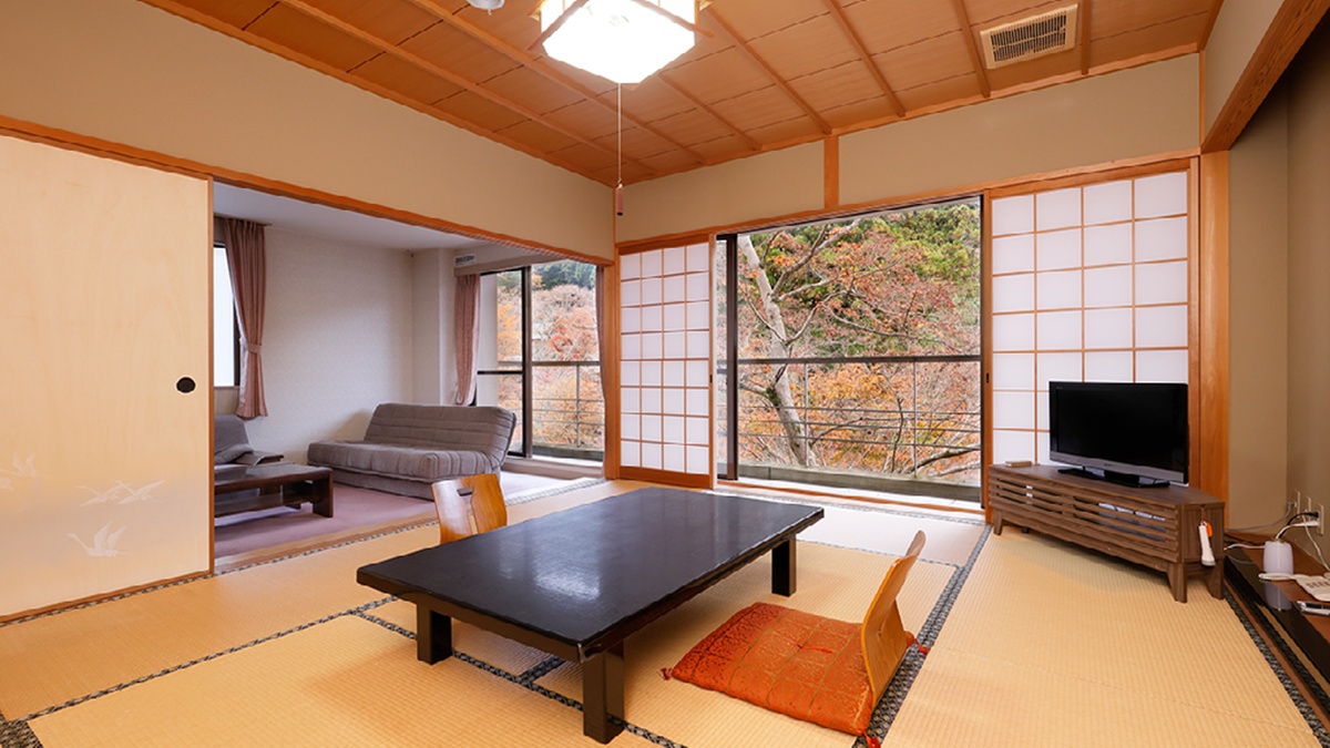 【談山神社 拝殿を望む】2ベッド+和室10畳~ゆったり2間~