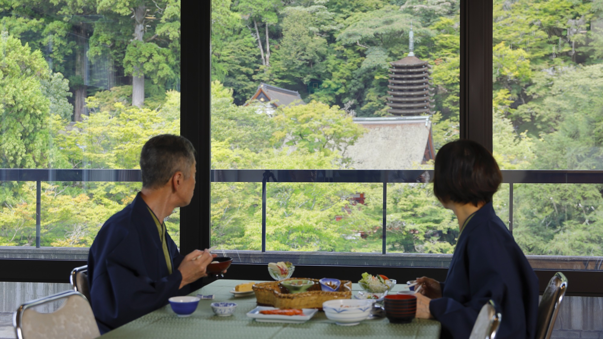 ★十三重塔をながめながらのご朝食（一例）