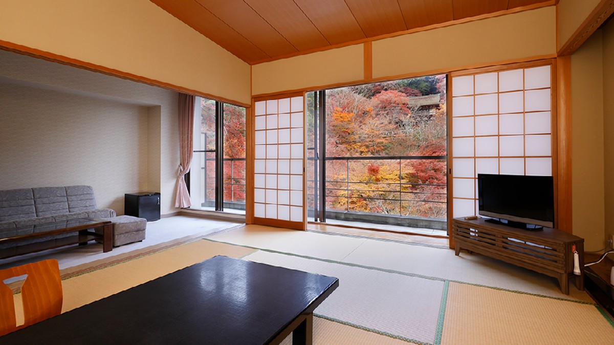 【談山神社　拝殿を望む】東館和室（次の間+ソファー付）■禁煙