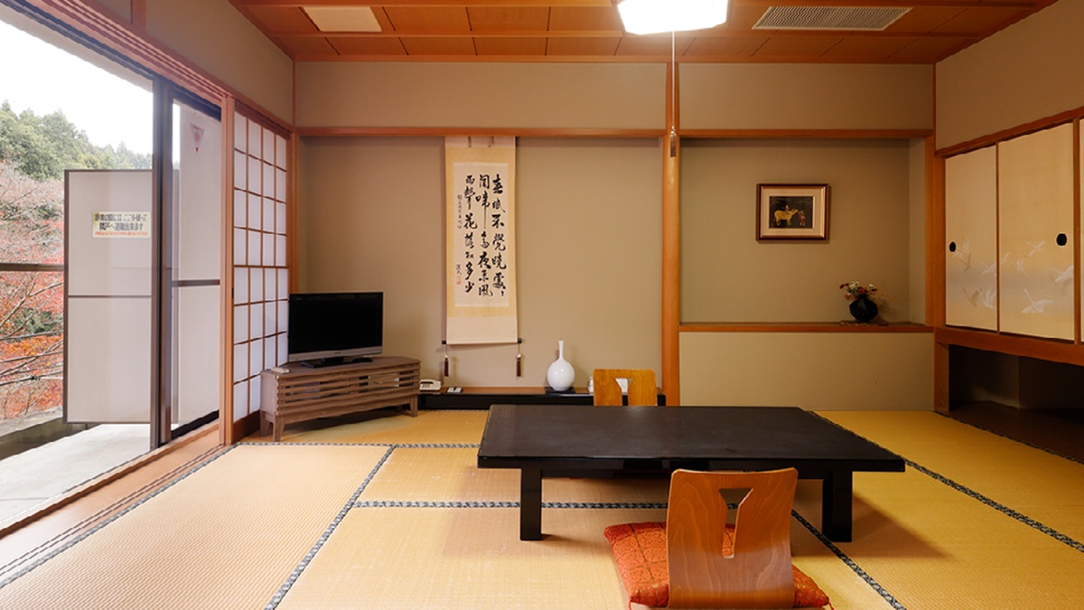 【談山神社　拝殿を望む】2ベッド＋和室10畳～ゆったり2間～