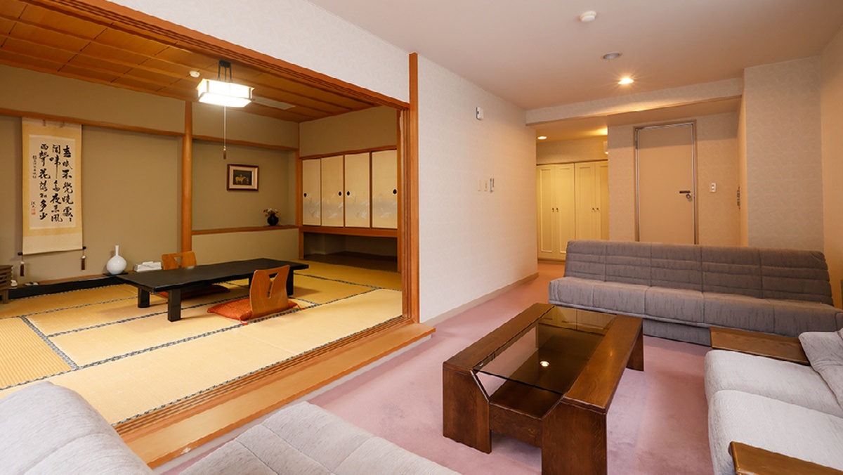 【談山神社　拝殿を望む】2ベッド＋和室10畳～ゆったり2間～