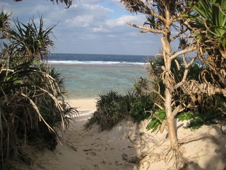 トケイ浜ビーチ入口