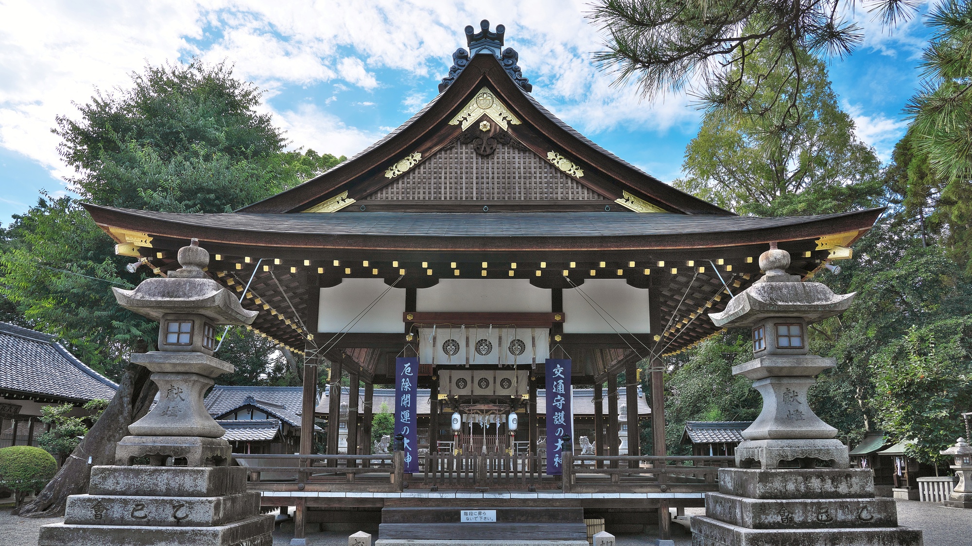 立木神社は厄除けにご利益があると言われ、多くの参拝客が訪れます
