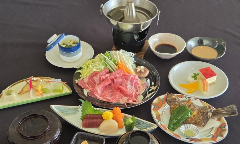 【洋室１泊２食付プラン】◆麓山高原豚のしゃぶしゃぶメイン和洋セットメニュー◆ツインタイプ広々３９平米