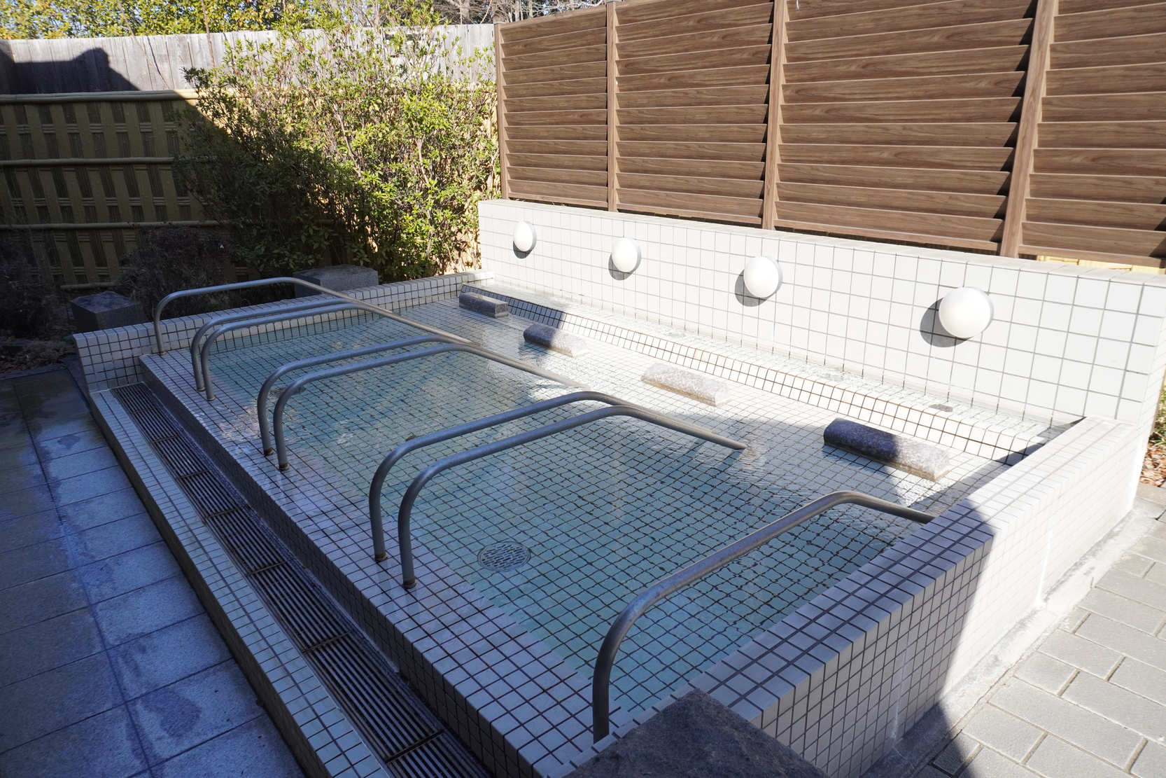 【素泊まり】天然温泉でリラックス☆9種の湯とサウナ付◆Wi-Fi無料