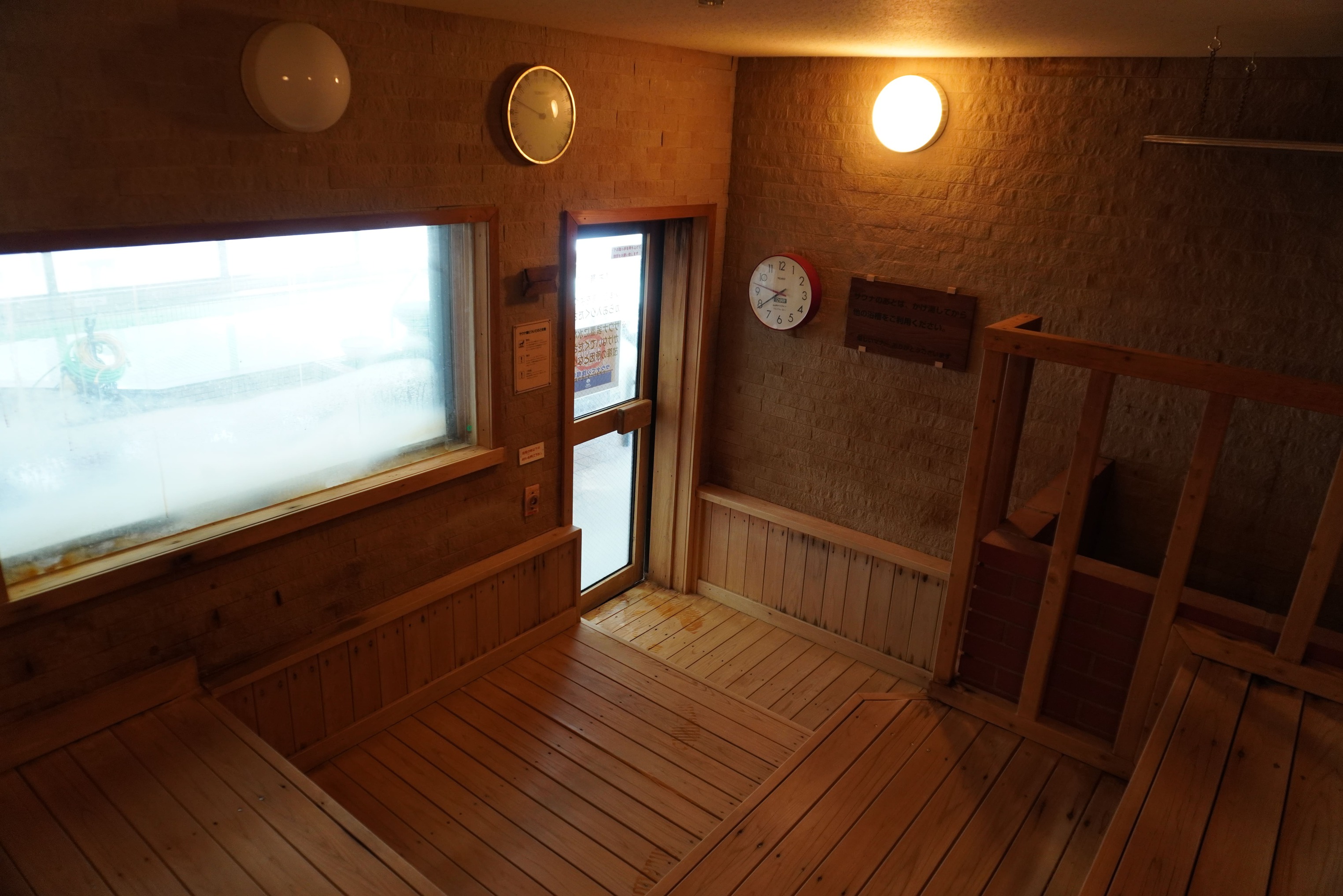 【素泊まり】天然温泉でリラックス☆9種の湯とサウナ付◆Wi-Fi無料