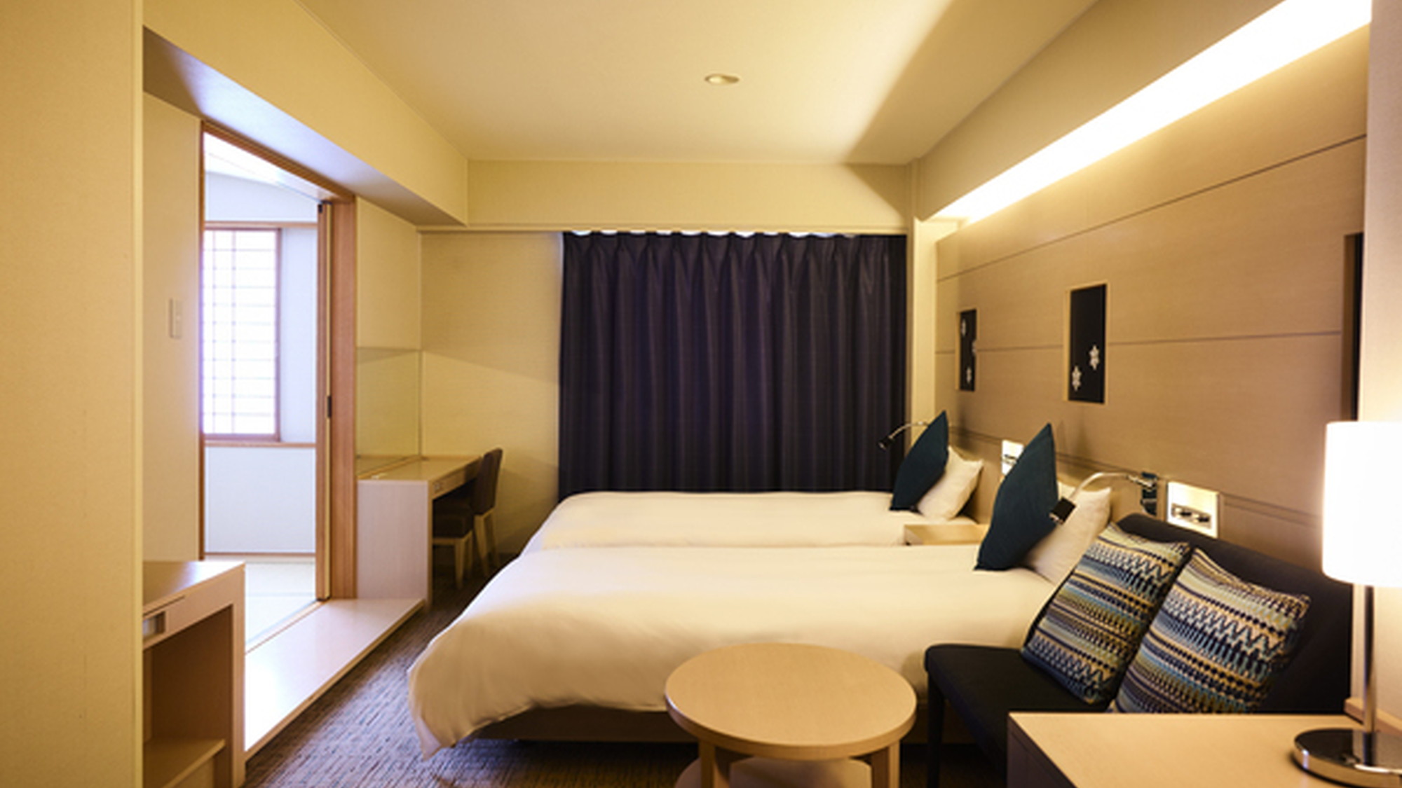 ファミリーカーテン有