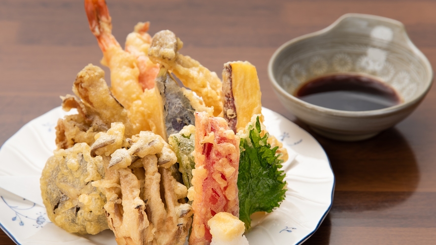 夕食一例：天ぷら盛合せ