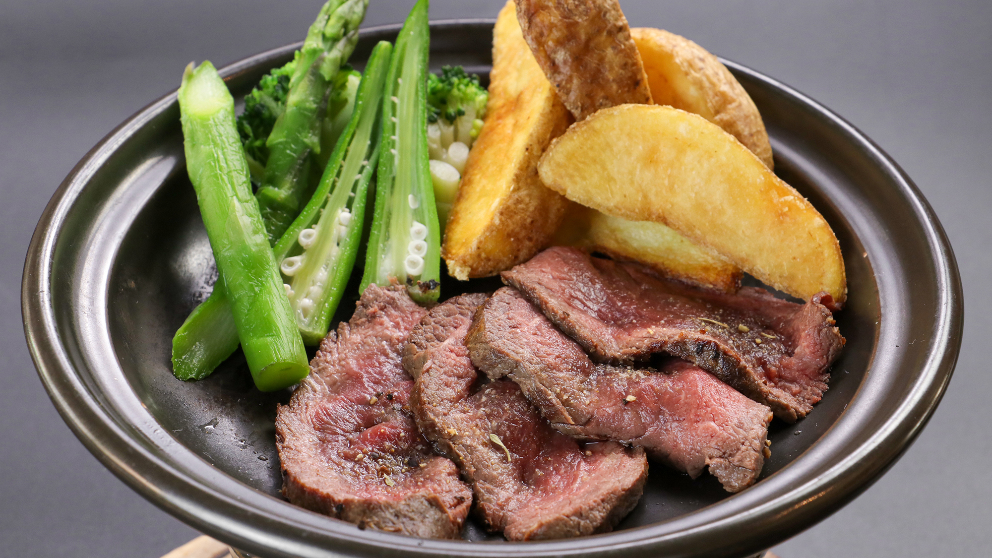 ＃【ご夕食一例】楓プランのメイン、鹿肉のステーキ