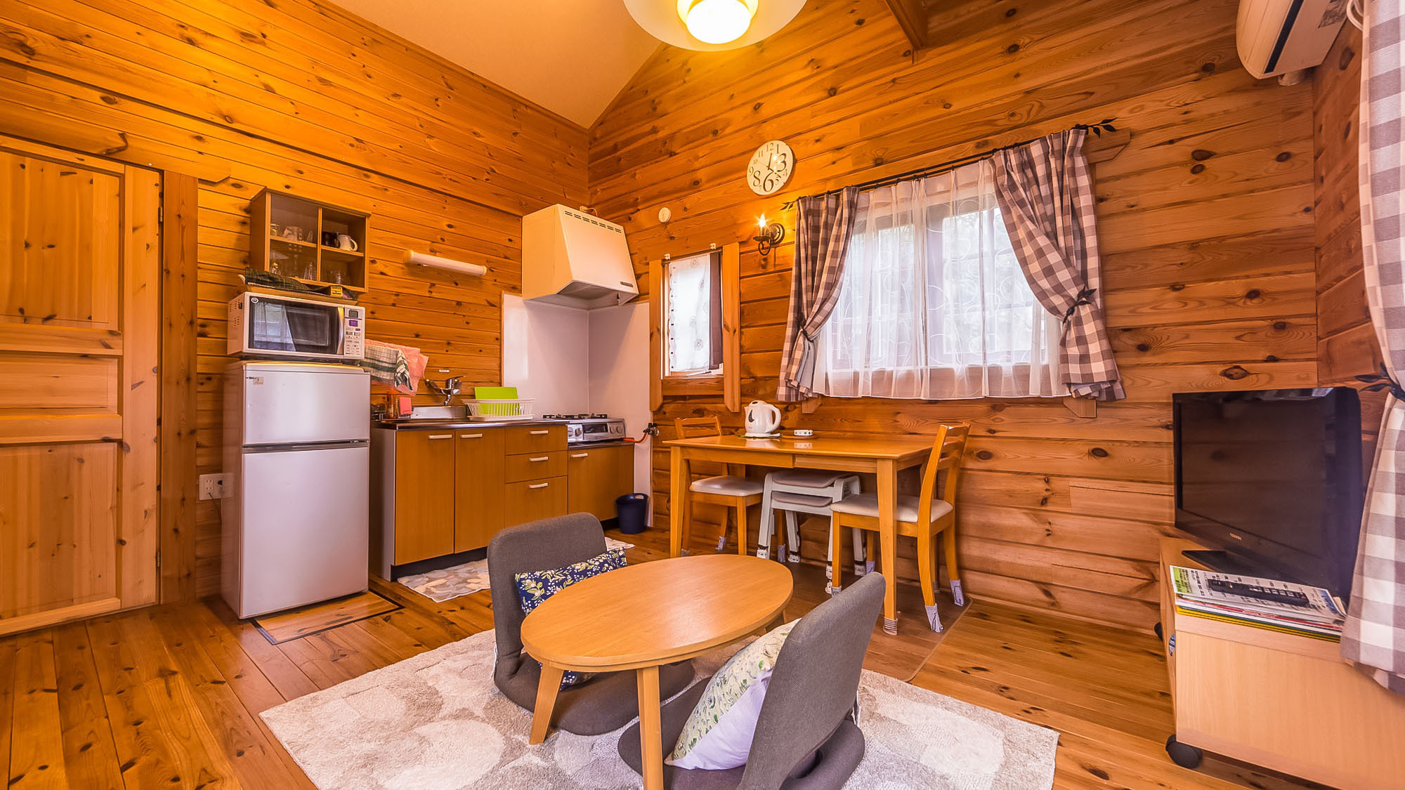 【やよい】ログハウス・平屋タイプ（キッチン、室内温泉付）