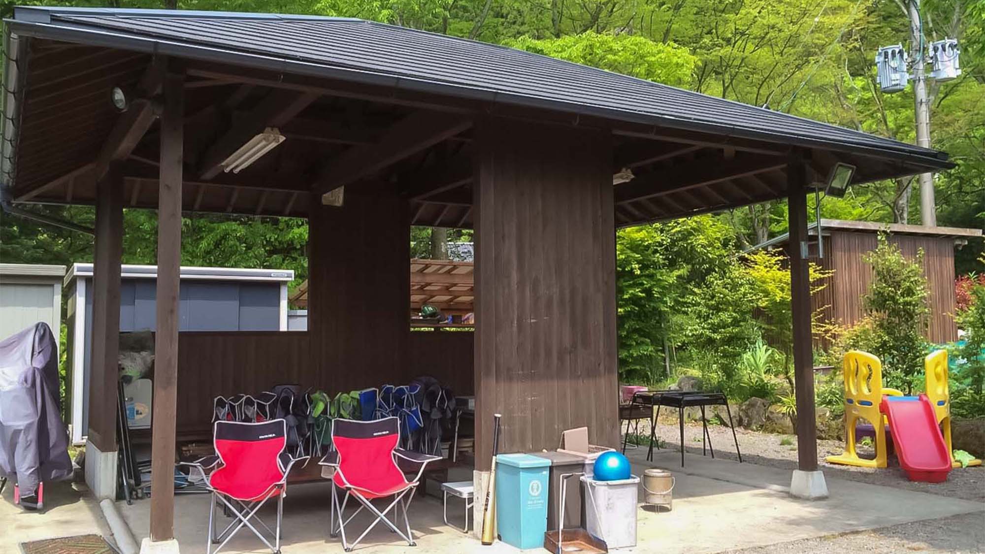 ・大人数にも対応できるBBQハウス。雨天でも安心です
