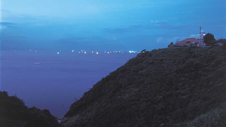 【美保関】エメラルドグリーンの日本海。玉造から車で約50分の美保関エリア。数か所の美しい浜が点在