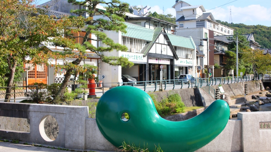 【玉造温泉】温泉街の至る所に勾玉が隠れていますよ。ぜひ探してみてくださいね！