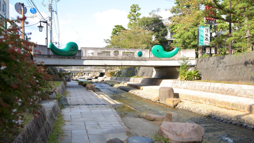 【玉造温泉】温泉街の至る所に勾玉が隠れていますよ。ぜひ探してみてくださいね！