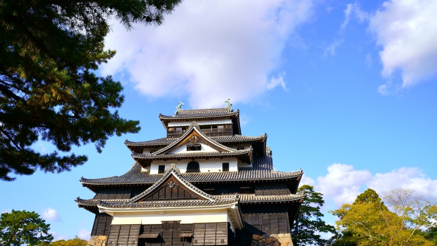 【松江城と紅葉】松江城の紅葉はお堀からでもきれいですよ♪