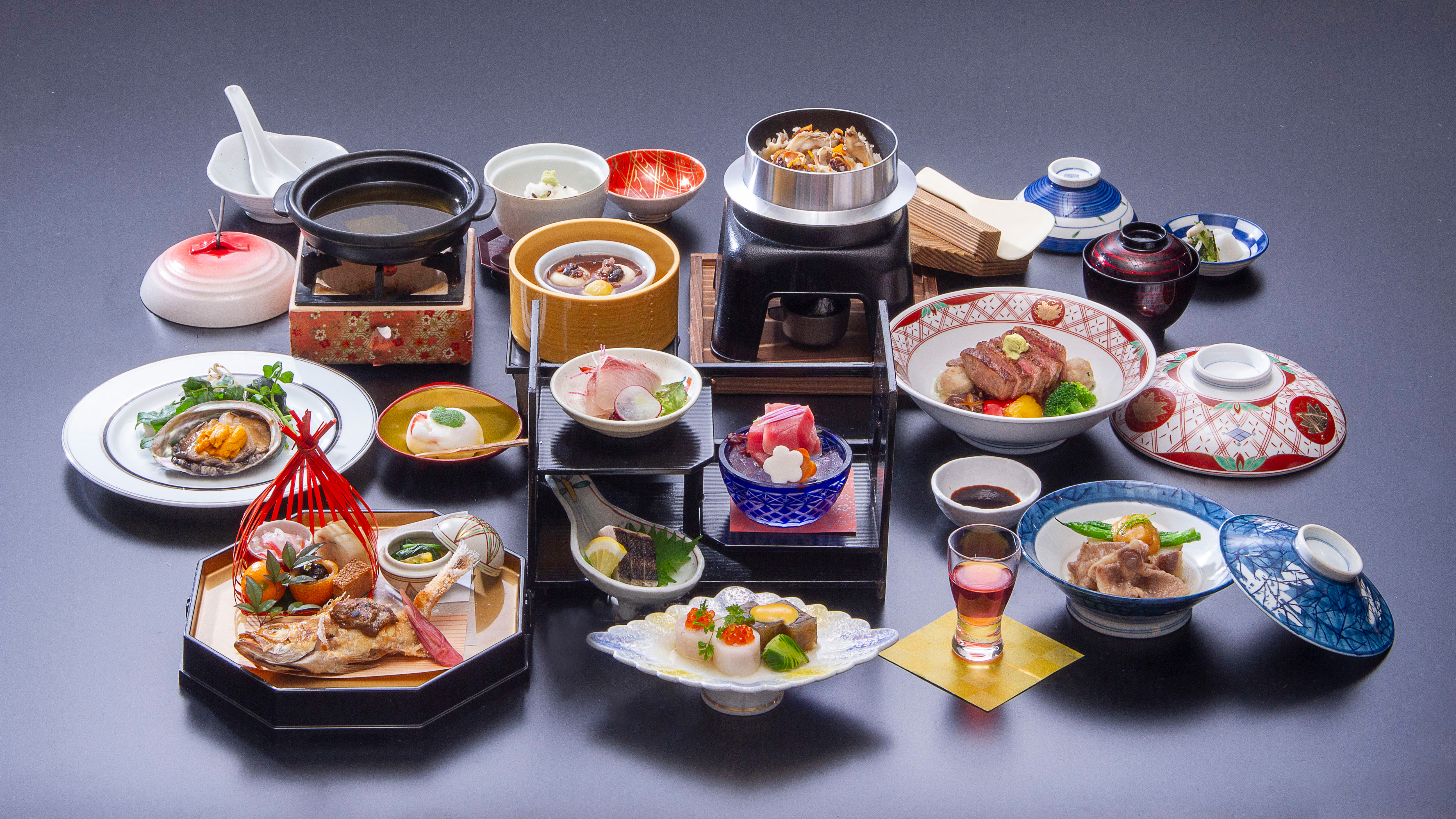 【2025冬◆厳選島根グルメ！山海の饗宴会席】島根和牛、あわびがメインの豪華な会席です。