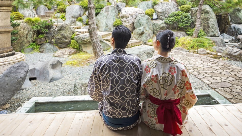 【楽天月末セール】二千坪の日本庭園、「数寄屋造り」と旬の和食を、客室温泉と共に愉しむ。（夕朝食付）