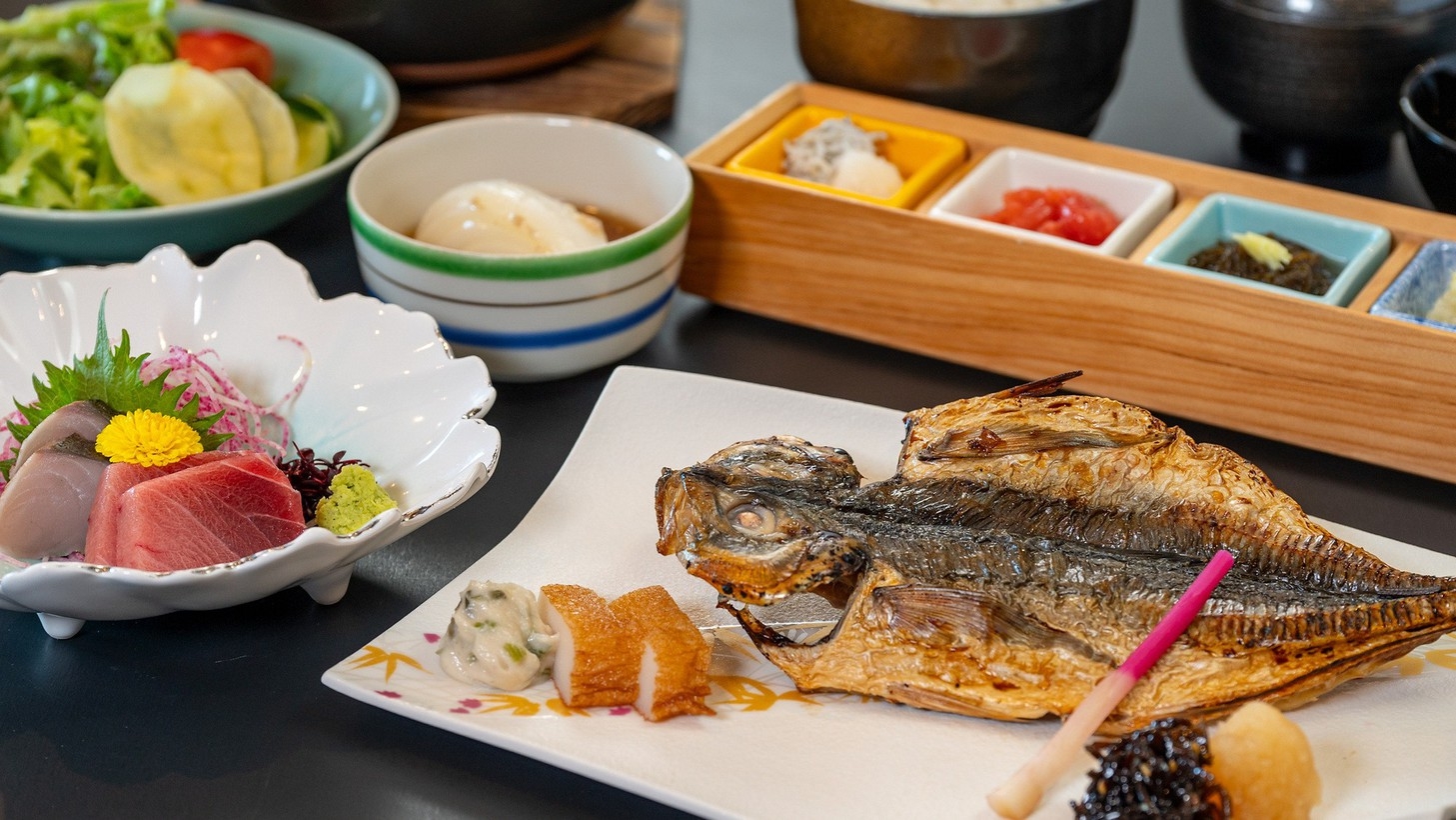 【夕朝食付】二千坪の日本庭園、「数寄屋造り」と旬の和食を、客室温泉と共に愉しむ。