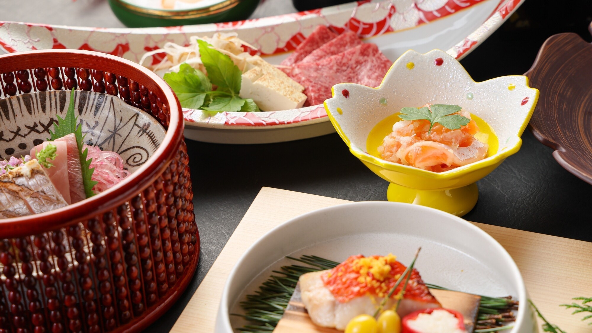 【アワビの刺身】伊豆の新鮮な海の幸を、季節の会席と共に贅沢に堪能（夕朝食付）