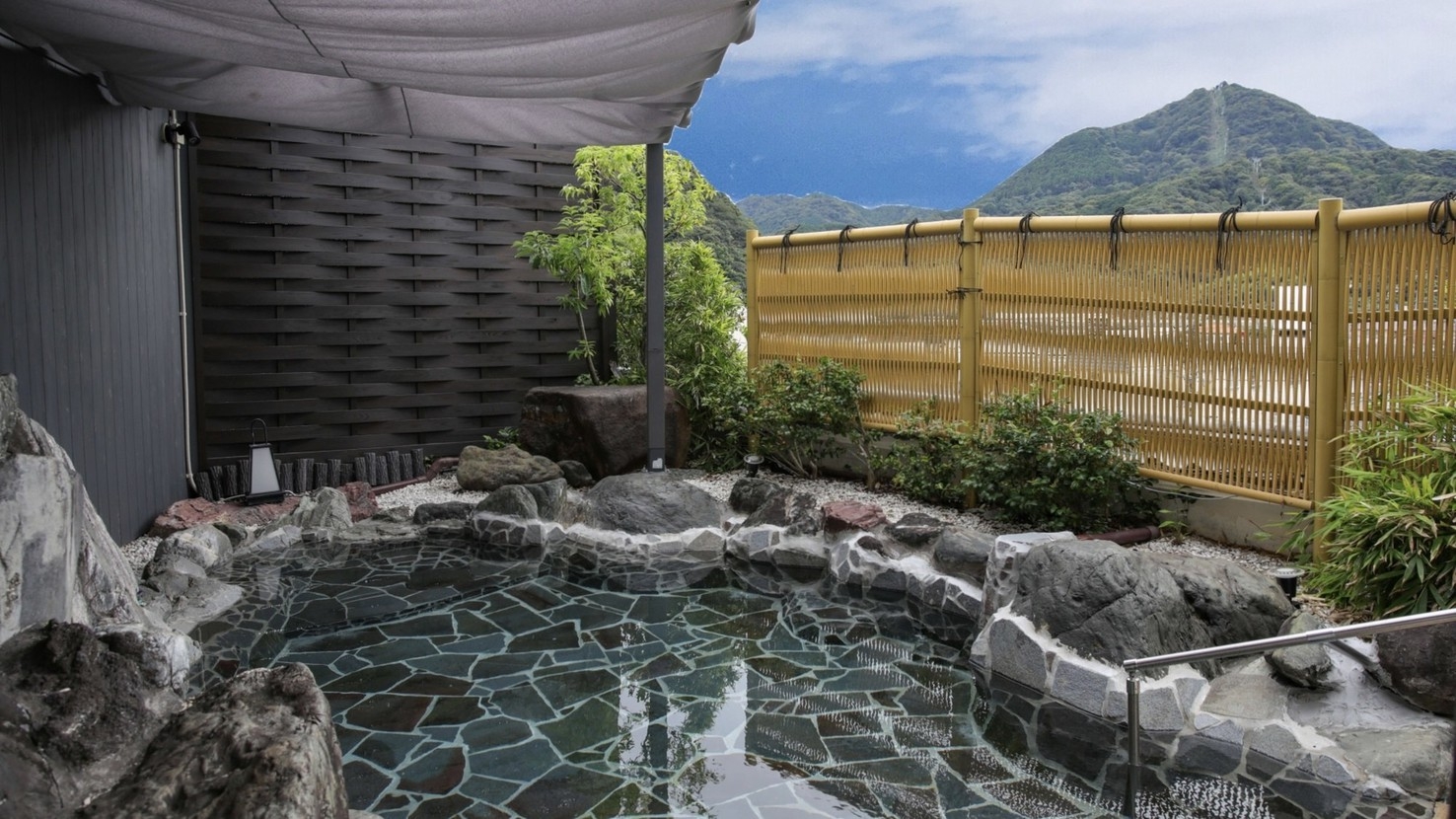 【10％OFF】【楽天スーパーSALE】 伊勢海老鬼殼焼季節を感じる会席と共に（夕朝食付）