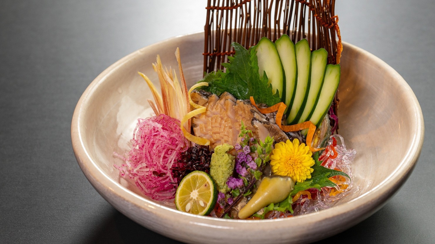 【アワビの刺身】伊豆の新鮮な海の幸を、季節の会席と共に贅沢に堪能（夕朝食付）