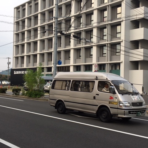 広島空港と竹原市内を結ぶ乗合タクシー。　ホテルから徒歩１分の場所で乗り降り可能です。