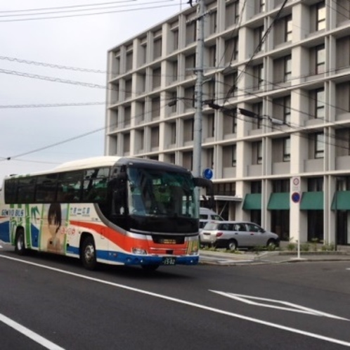 広島市内中心部やJR広島駅周辺からは高速バス『かぐや姫号』が便利。ホテル徒歩１分の場所で乗降可能です
