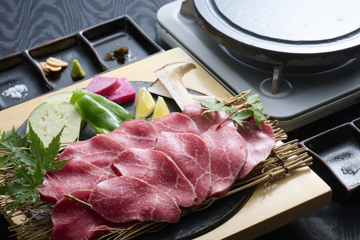 【肥後ダイニングそろメニュー一例】あか牛溶岩焼き