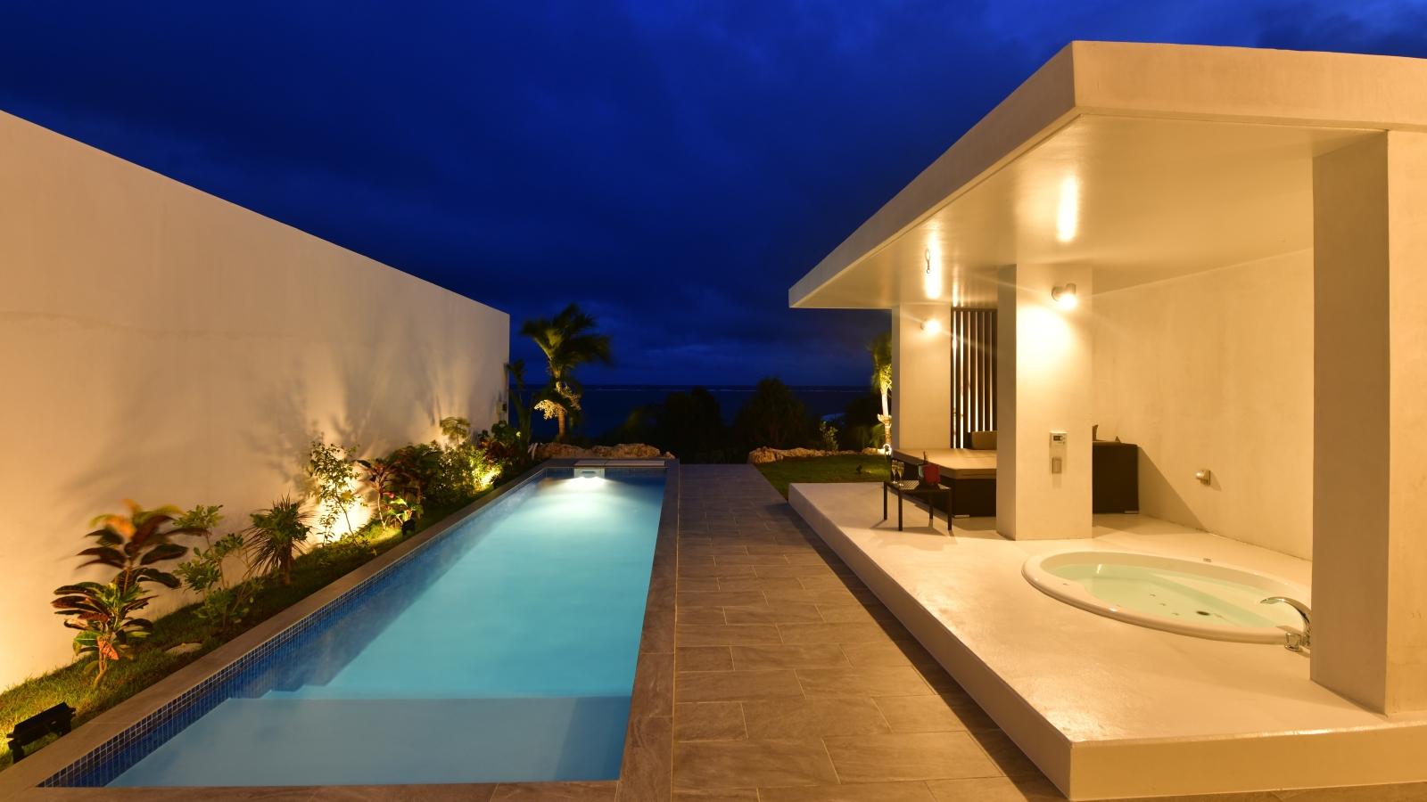 プール夜景（1ベッドルームタイプ）