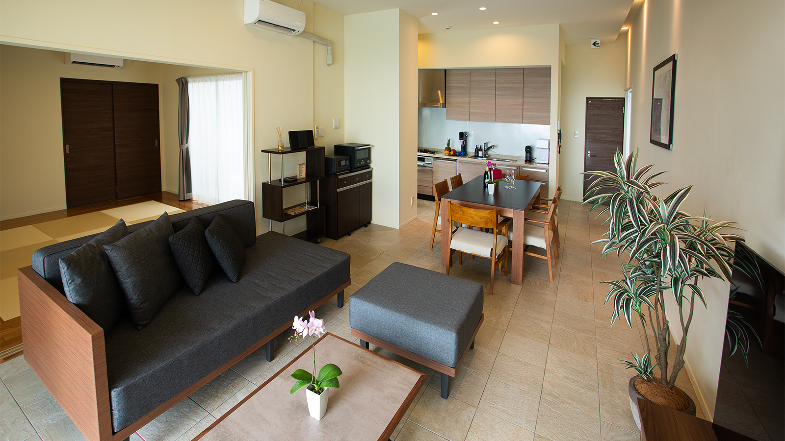 リビングダイニング＆和室（2ベッドルームタイプ）