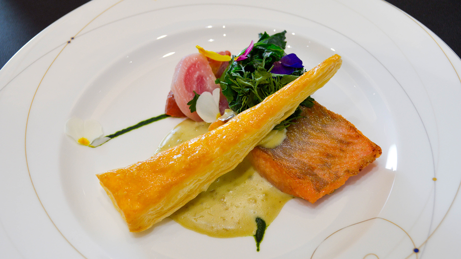 【WEB割】ご夕食は季節の洋風コース＜凪＞！三陸の旬を愉しみ、凪のような穏やかなひとときを【2食付】
