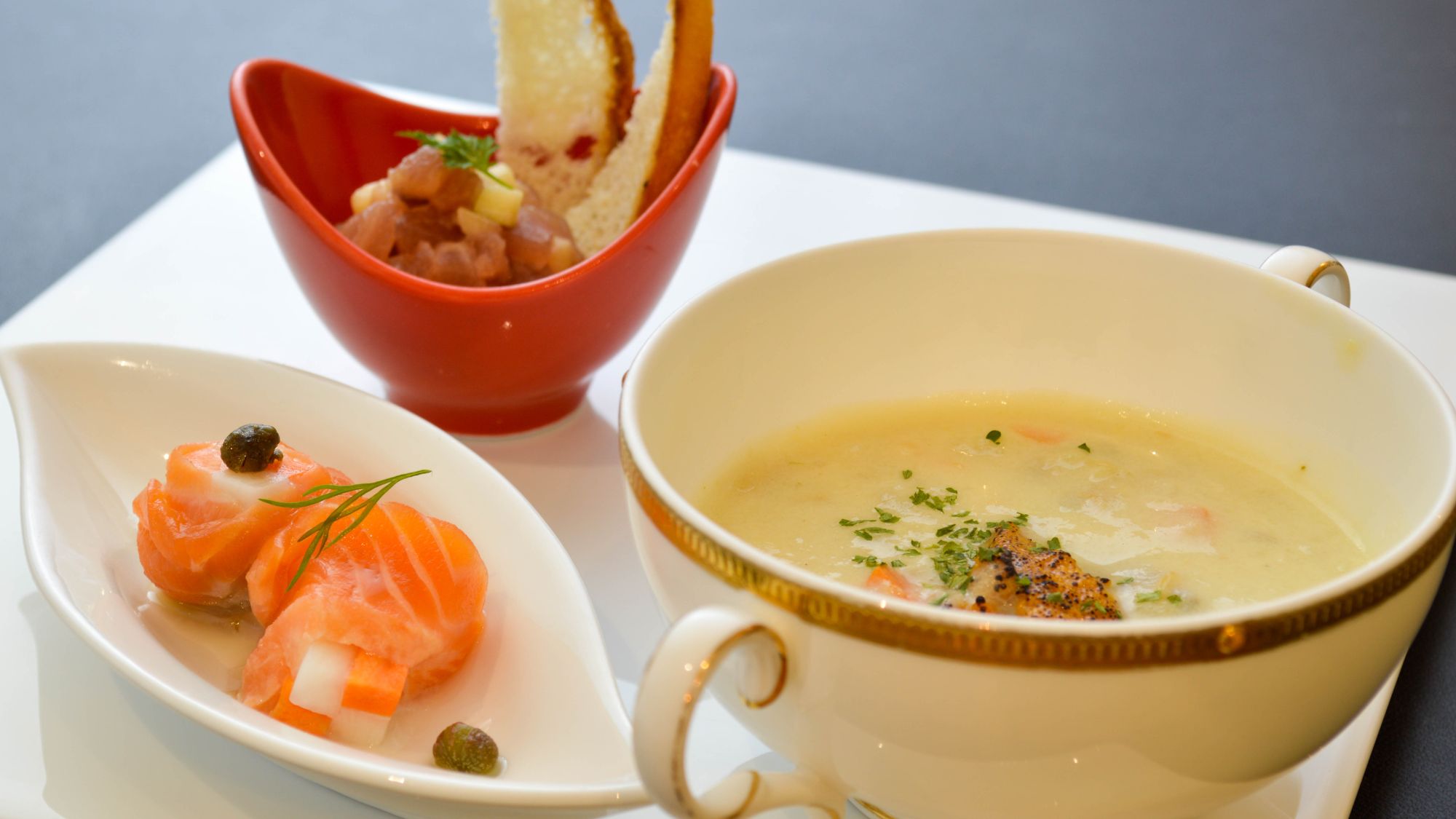 凪_2025秋料理｜サーモン_鮪タルタル_クラムチャウダー
