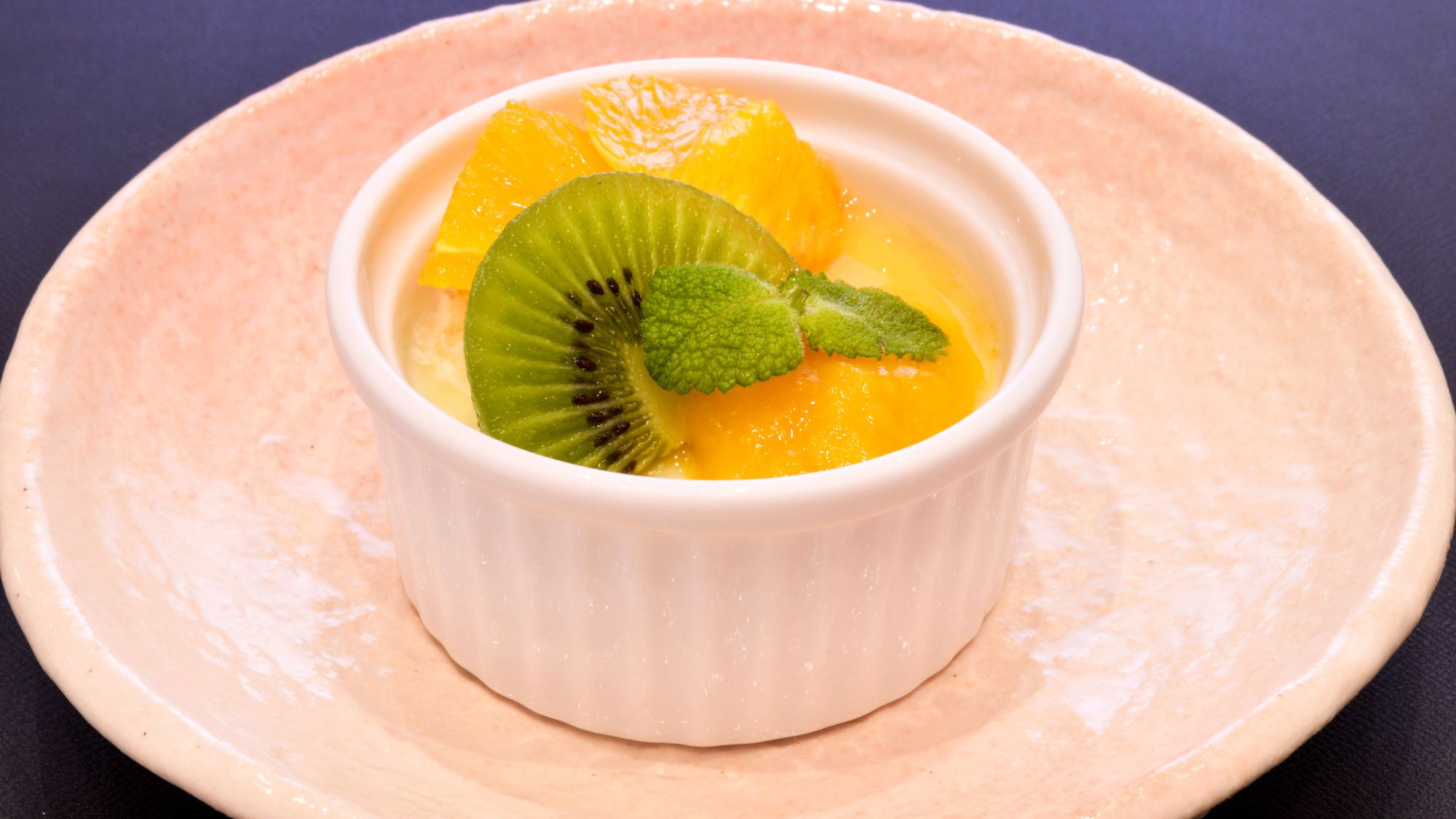 ブランマンジェ〈薫〉｜シェフ手づくり。爽やかな甘い香り。季節のフルーツを添えて。