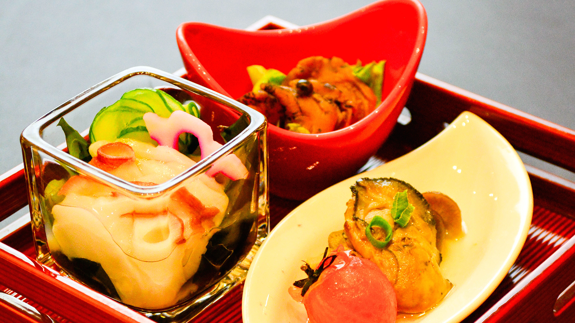 八寸｜牡蠣のコンフィ・わかめと魚介の酢の物・灯台つぶ時雨煮（凪・薫_2025冬）