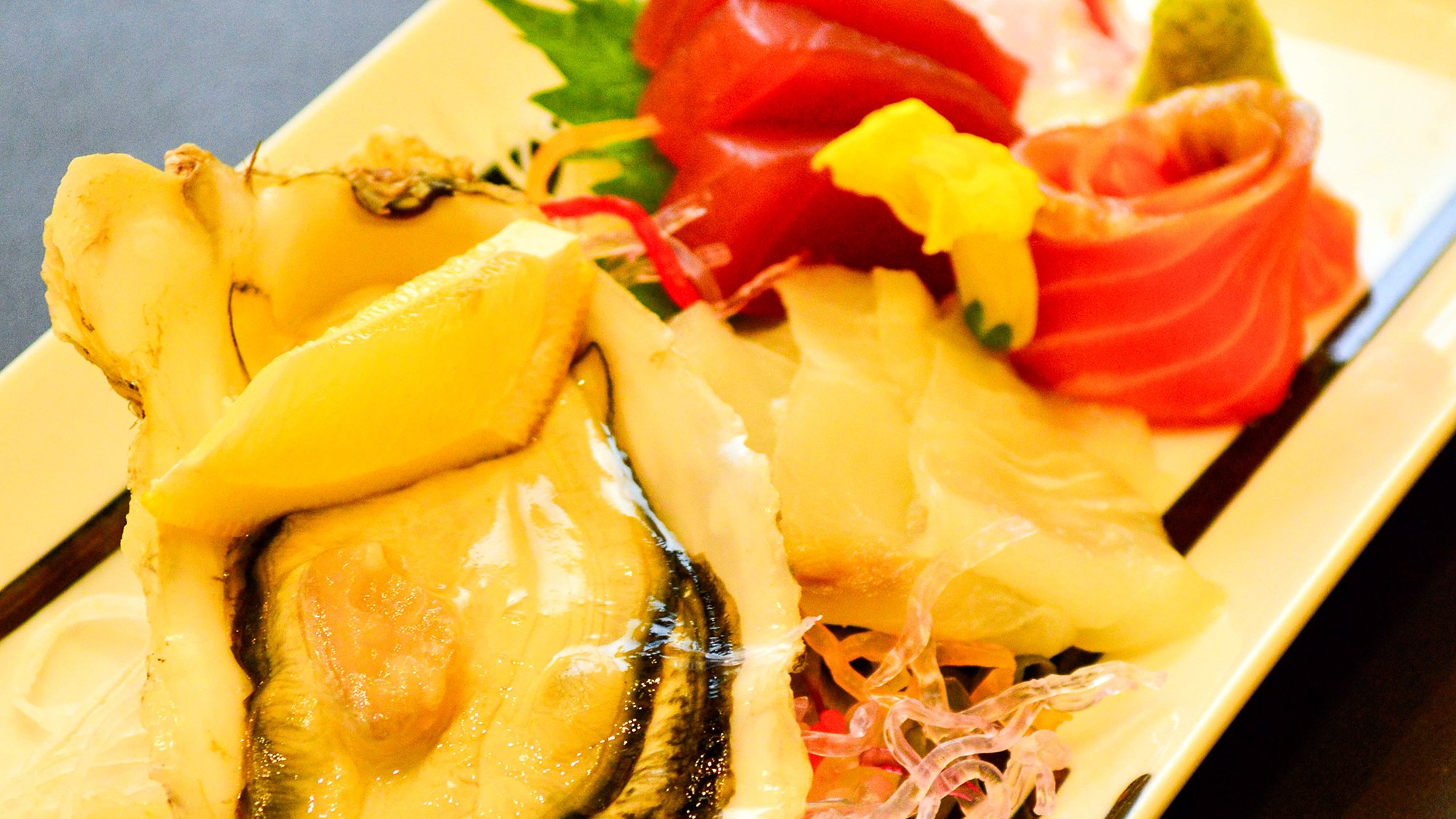 地魚のお造里｜生牡蠣・岩姫サーモン・ひらめ・まぐろ（薫_2025冬）