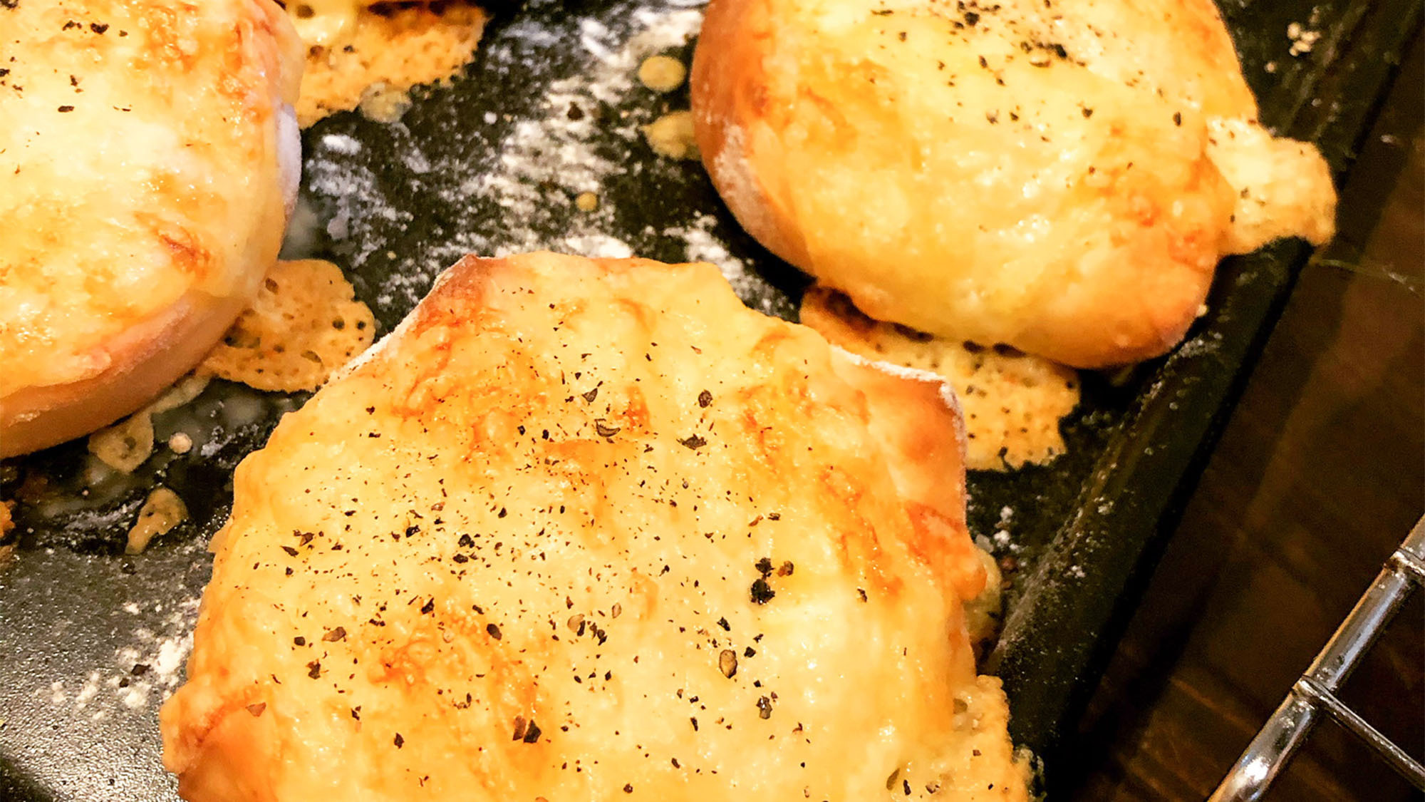 【焼きたてパンの朝食付き】自家製パン＆ドリンク＆サラダの朝食セットで1日をスタート！