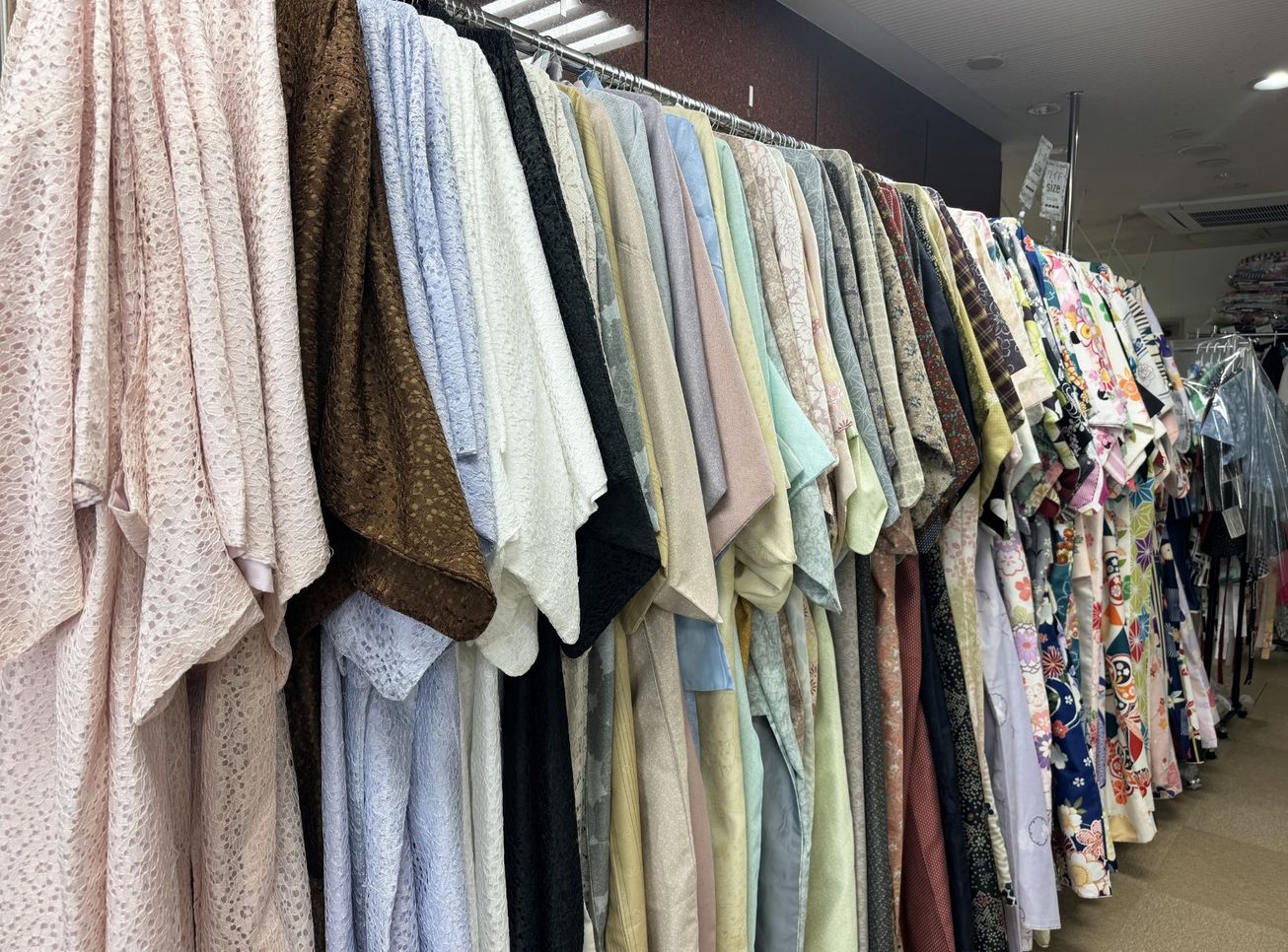 【着物/浴衣で京都散策】【カップル・女子旅】お好きな着物/浴衣をプロが着付けて京都散策♪