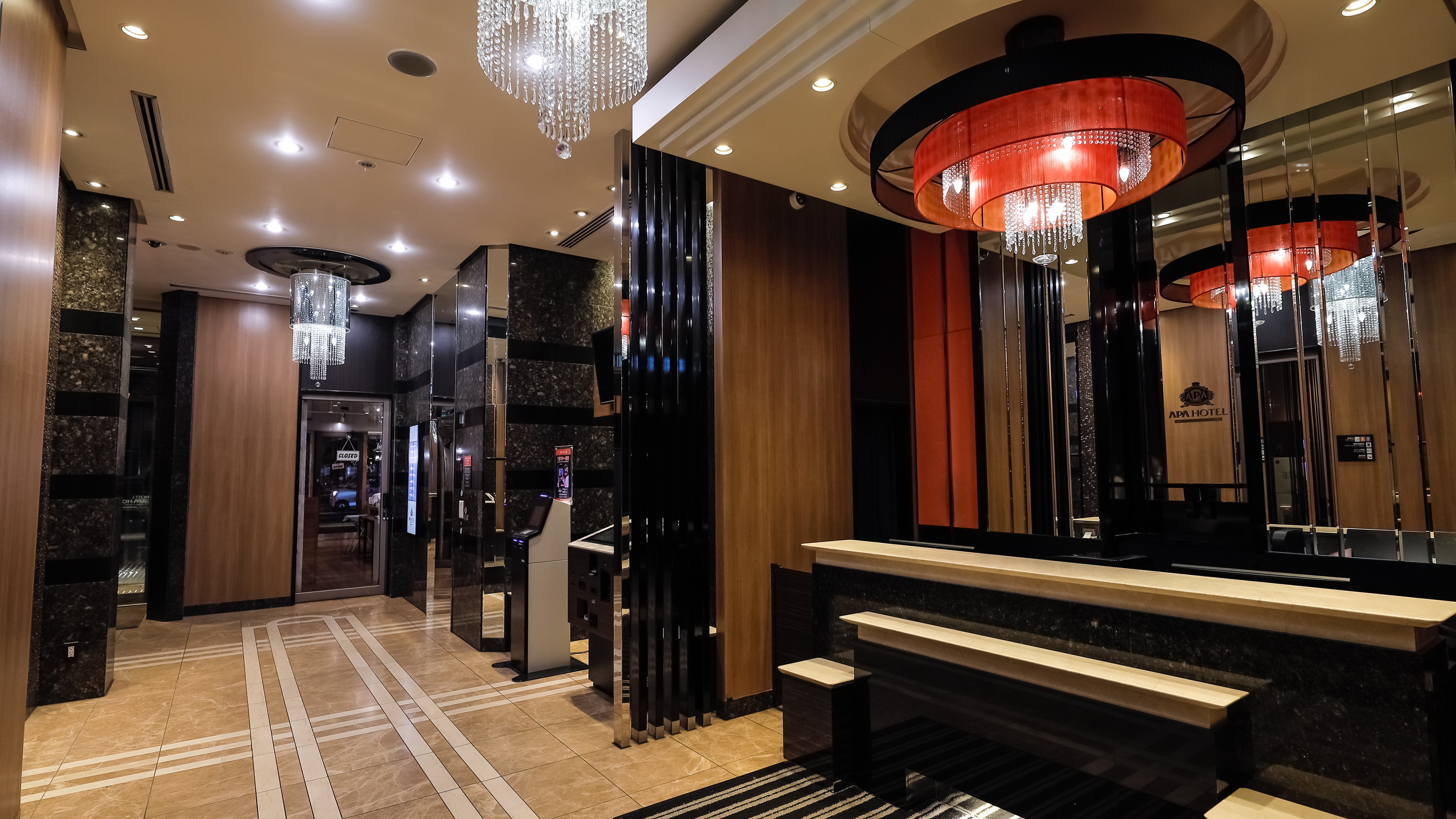 ロビー・フロント