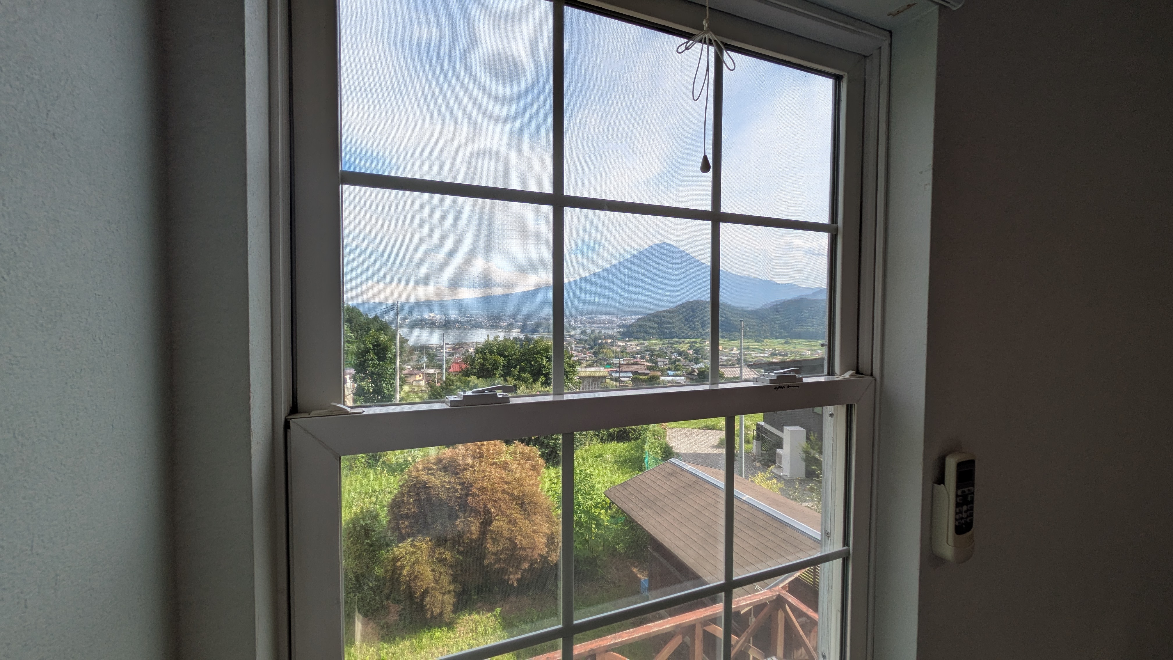 C棟　2階西側洋室からの富士山※ベッドは御座いません。