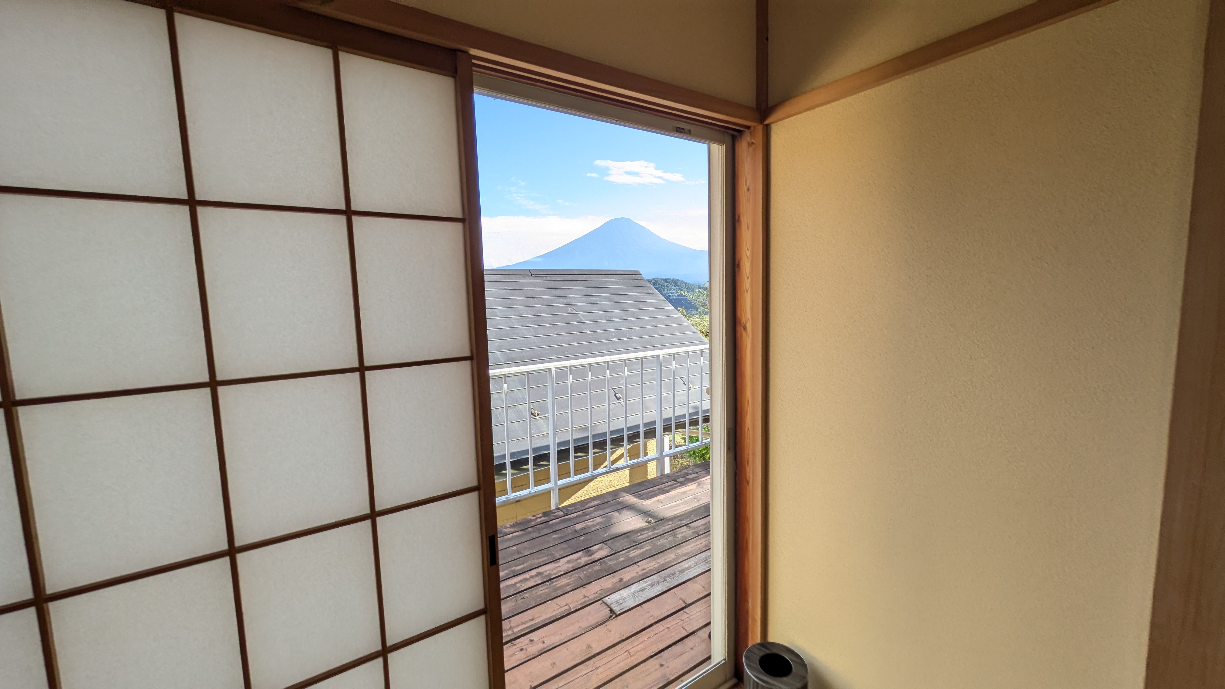 A棟　和室からの富士山