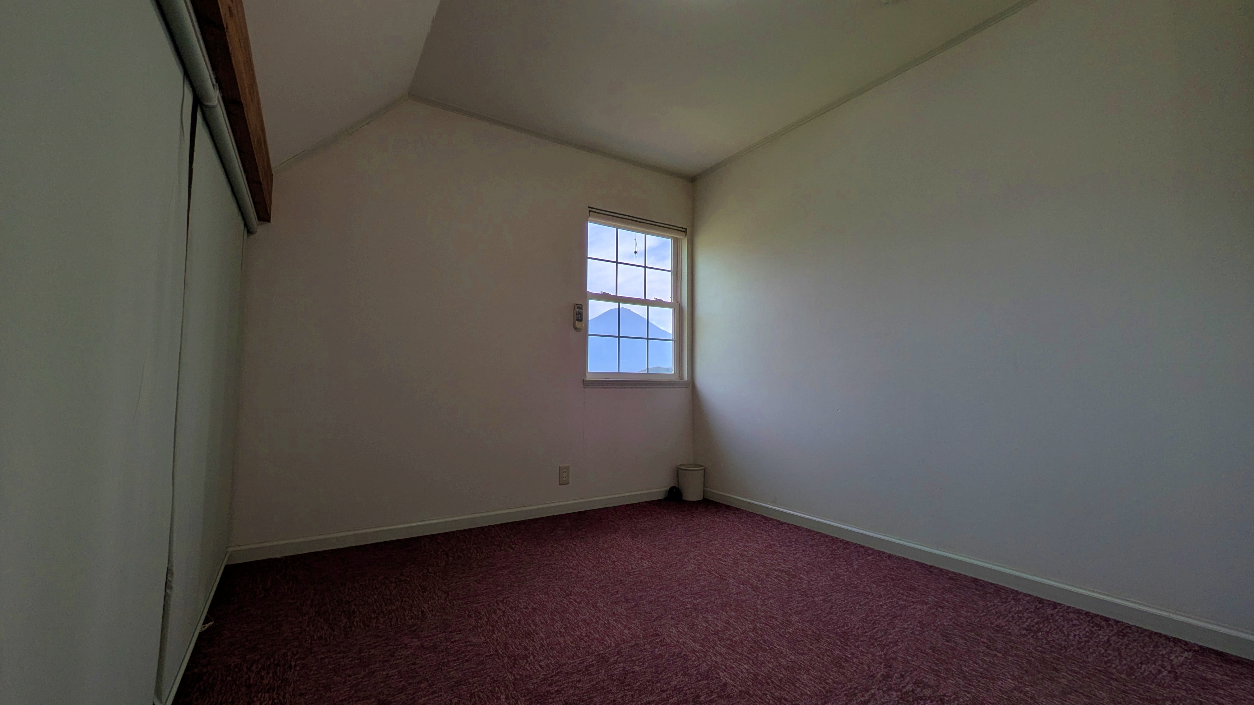 C棟　2階東側洋室※ベッドは御座いません。