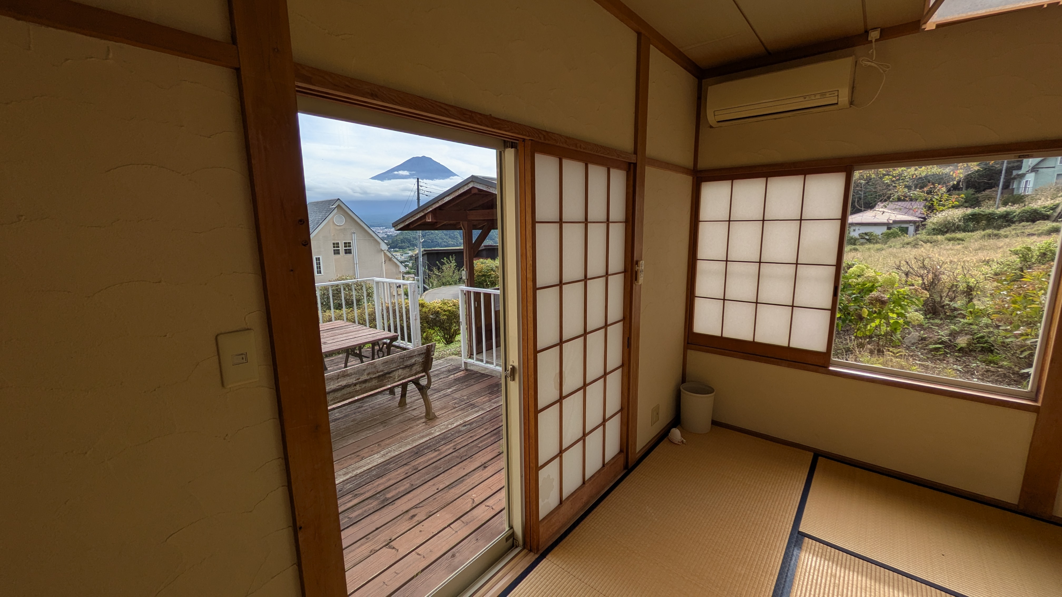 B棟　1階和室からの富士山