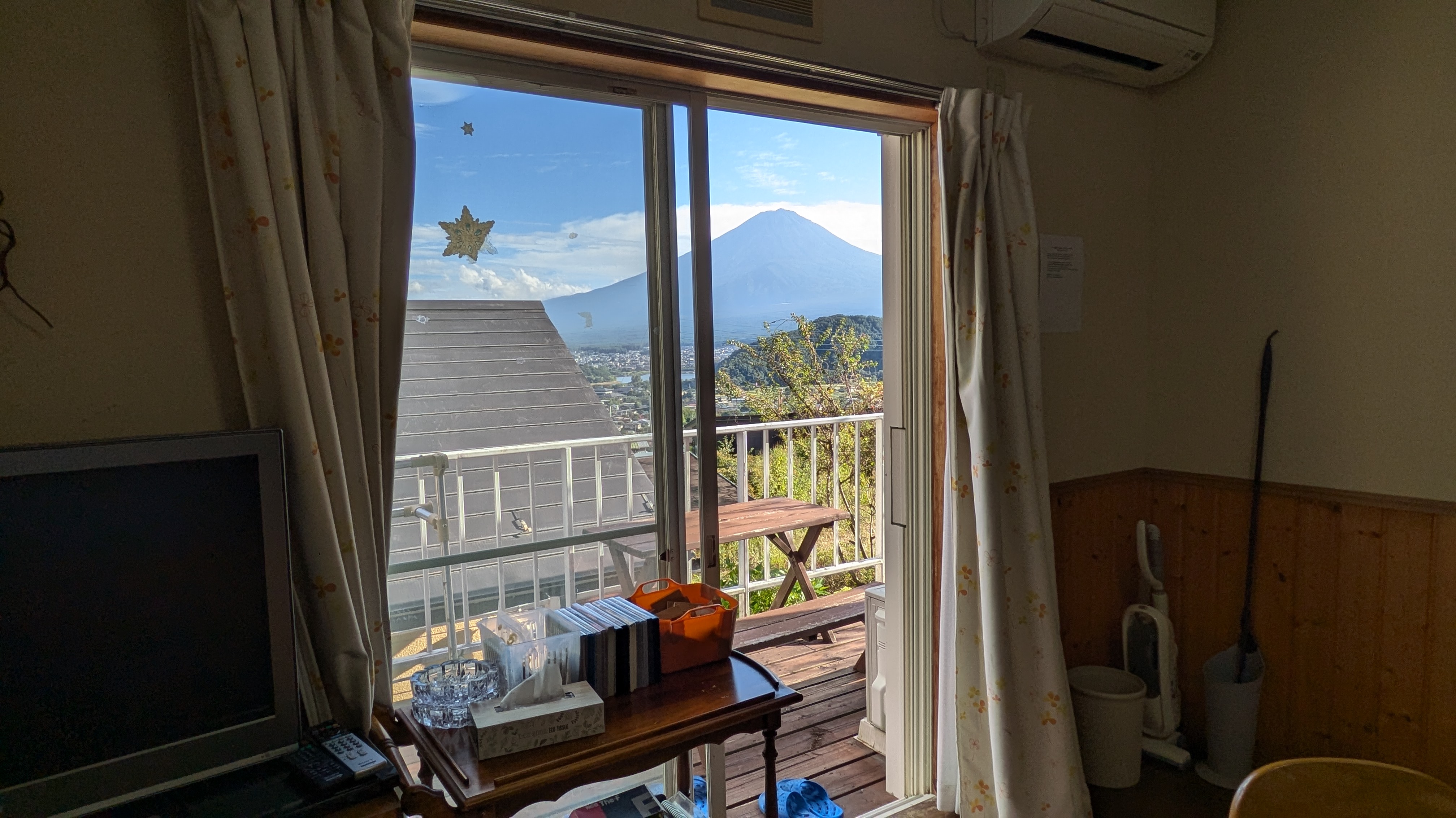 A棟　リビングからの富士山