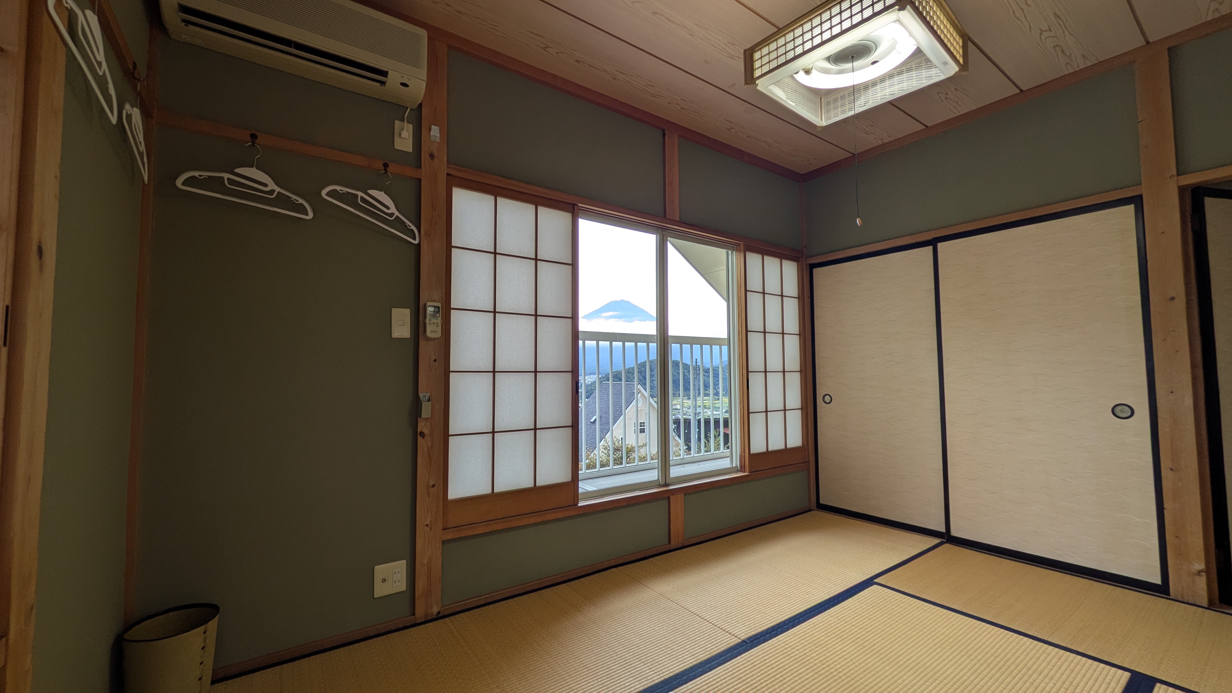B棟　2階和室からの富士山
