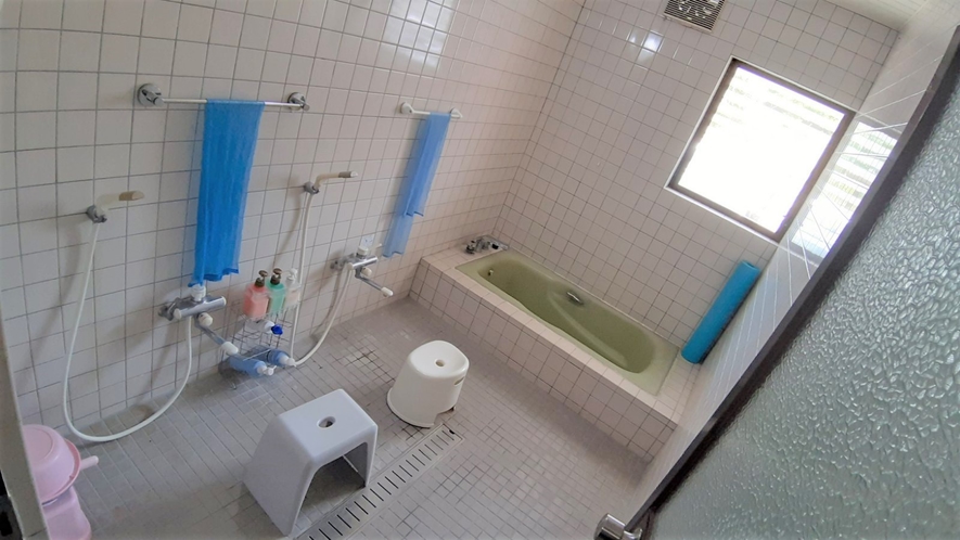 【浴室】相良村の良質な地下水をくみ上げて使っております。
