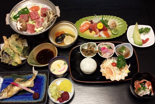 【ファミリー】【カップル】夕食を豪勢に♪ 和牛サーロインと季節の川魚【竹コース】 