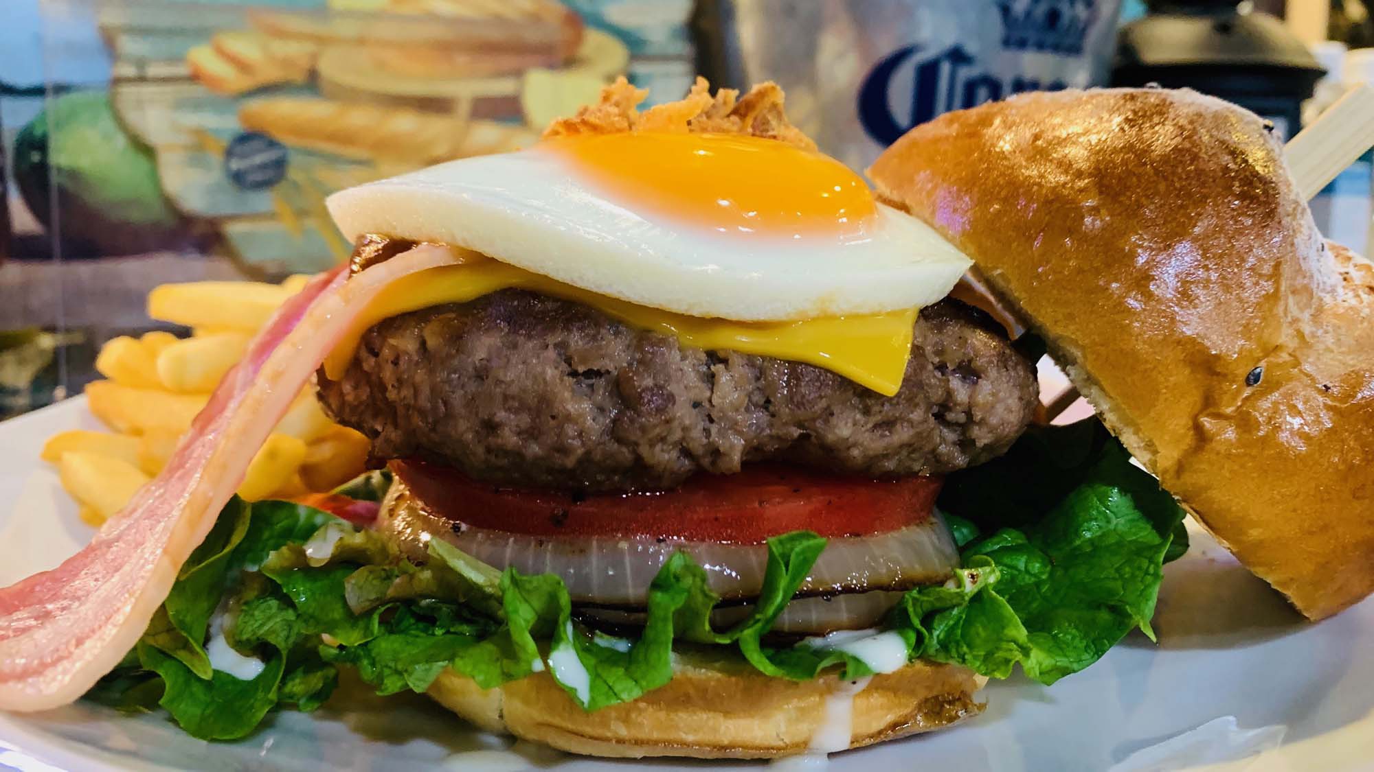 【2食付】人気のバーガー夕食付☆ハワイアンスタイルで楽しむ沖縄旅♪【新登場】