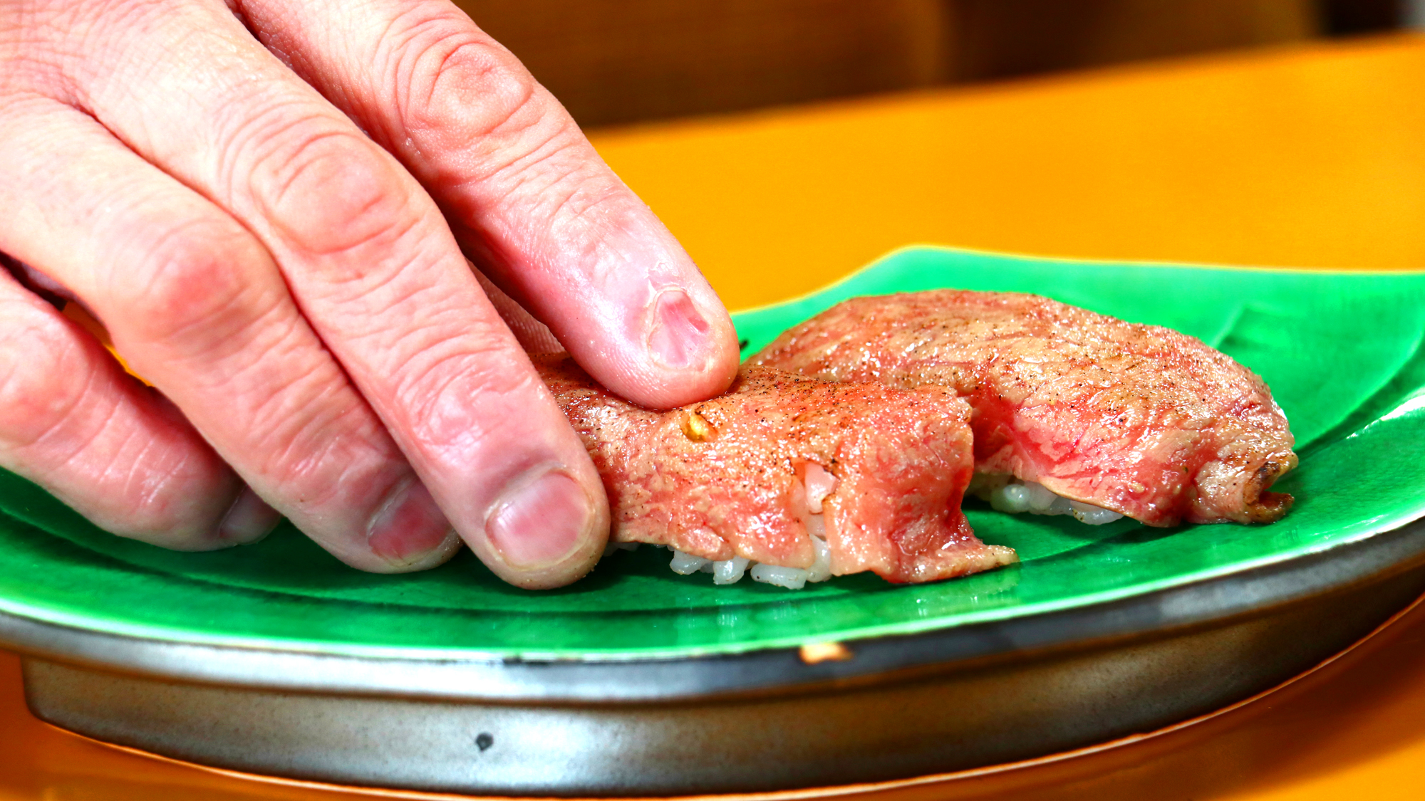 口の中でとろける近江牛の握り。