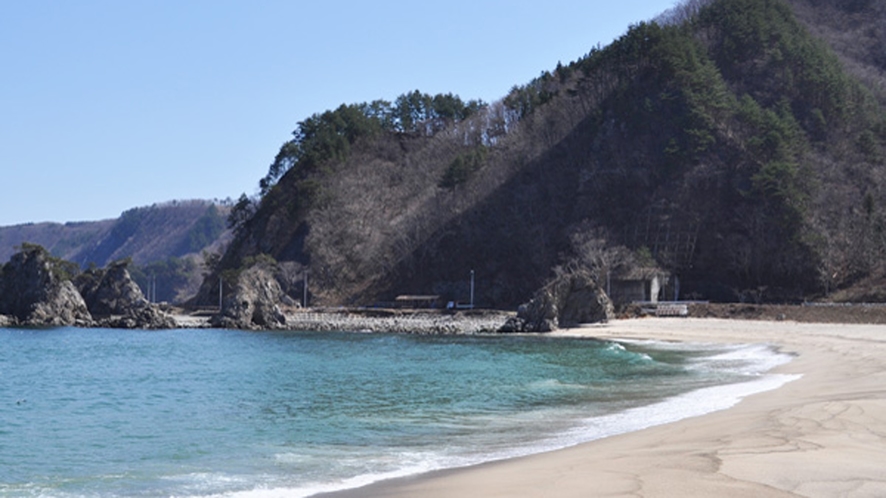 【普代浜】当館より車で約10分。南北600ｍの白い砂浜と青い海がキレイです。